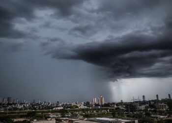 Tempo: Sexta-feira será marcada por calor intenso, abafamento e alerta para temporais em MS