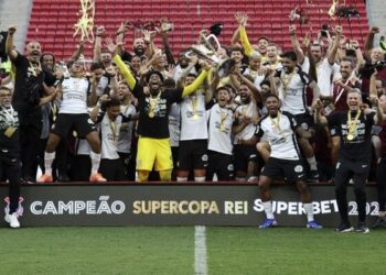 O Rei é Alvinegro: Corinthians vence Flamengo por 2 a 0 em Brasília e conquista a Supercopa