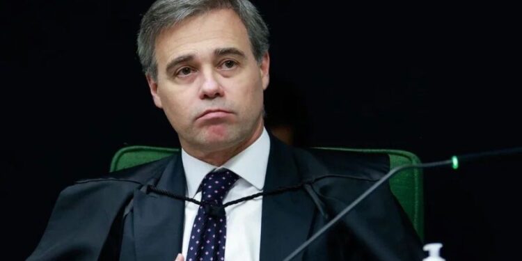 André Mendonça recebe relatório da PF nesta segunda para definir rumos da investigação