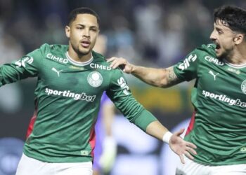 Palmeiras vence o Fluminense na Arena Barueri e assume o topo