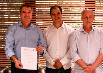 Presidente da Câmara de Costa Rica entrega ao Governador plano para reforço policial e novas viaturas