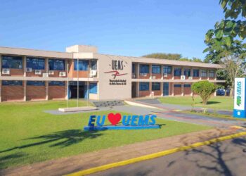 UEMS abre seleção de professores substitutos com salários de até R$ 10,2 mil