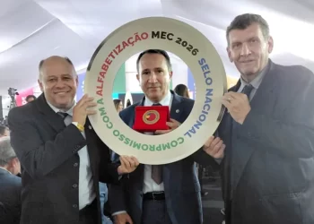 Paraíso das Águas recebe Selo Ouro do MEC em Brasília por excelência na Alfabetização
