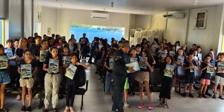 Proerd 2026: Programa inicia aulas para quase 500 alunos da rede municipal em Costa Rica