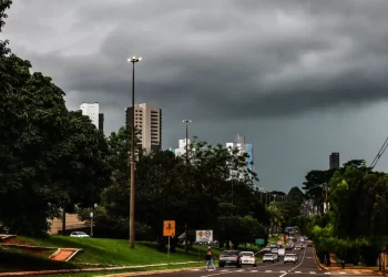 Alerta em MS: Frente fria traz chuvas intensas e risco de tempestades a partir de quarta-feira