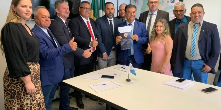 Alcinópolis em Brasília: Prefeito garante quase R$ 3 milhões em investimentos e novos maquinários