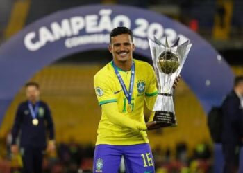 Kaiki, do Cruzeiro, é convocado por Ancelotti para substituir Alex Sandro na Seleção