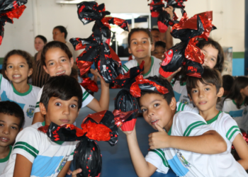 Páscoa em Alcinópolis: Sorrisos e esperança marcam a entrega de presentes para as crianças
