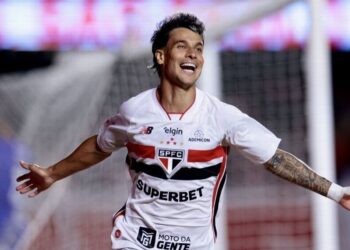 Com três gols de Ferreirinha, São Paulo goleia o Cruzeiro no Morumbins