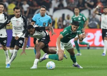 Dérbi de superação: Corinthians segura empate com dois a menos contra o líder Palmeiras
