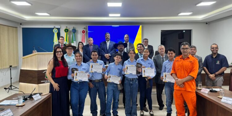 Futuro da Política: Cerimônia de posse oficializa Vereadores Aprendizes em Costa Rica