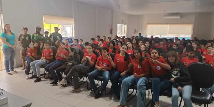 Educação Ambiental: Alunos da Escola Cívico-Militar participam de palestra sobre conservação do solo