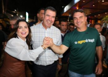 Mara Caseiro prestigia visita de Flávio Bolsonaro e reforça defesa do agro e dos valores da direita em MS