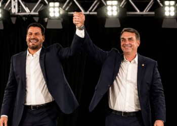 Alinhamento Conservador: Capitão Contar grava inserções do PL ao lado de Flávio Bolsonaro na capital federal