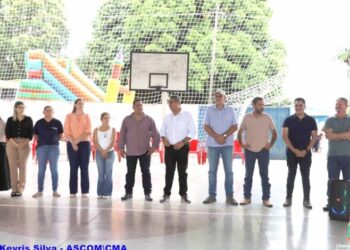 Vereadores prestigiam entrega de playground, academia e veículo provenientes de emendas parlamentares