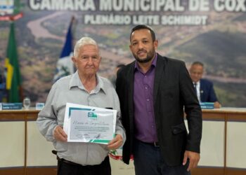 Memória e Legado: Vereador Marcinho Souza homenageia Alcino Carneiro na Câmara de Coxim