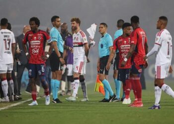 Caos em Medellín: Partida entre Flamengo e Independiente Medellín é cancelada após graves atos de vandalismo