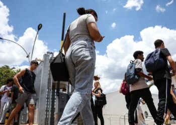 Portas Abertas para a Faculdade: Edital do Enem 2026 é publicado; veja datas e a novidade da inscrição automática