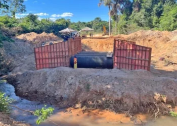 Inovação na Área Rural: Prefeitura substitui ponte de madeira por tubulação de PAD e concreto no Córrego da Mata