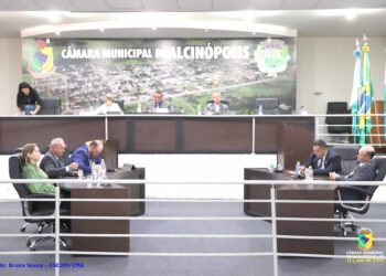 Câmara Municipal realiza entrega de Moção de Aplausos e apresenta novos projetos durante a sessão