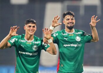 Palmeiras bate Sporting Cristal e assume liderança do Grupo F