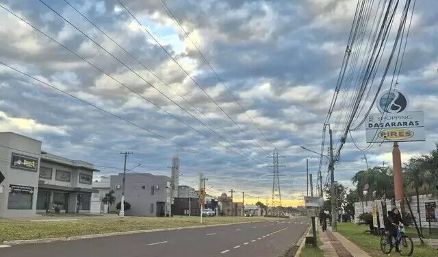 Frente fria avança e traz chuva de até 100 mm neste sábado