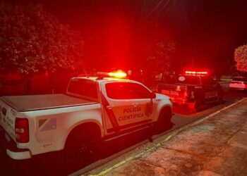 Filho de vereador é morto a tiros após atirador invadir residência