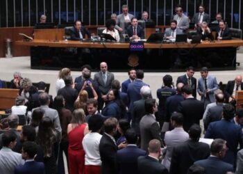 Câmara aprova fim da escala 6×1, todos deputados de MS votam a favor