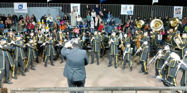 Show de Cidadania: Com 75 integrantes, Banda Municipal de Costa Rica brilha no 1º Circuito de Fanfarras em Paraíso das Águas