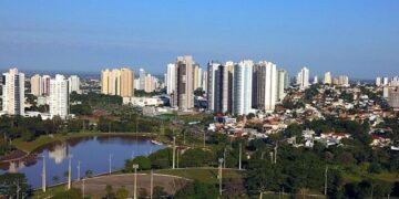 Semana começa com mudança no tempo e alerta para temporais em MS