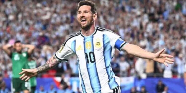 Com atuação histórica de Messi, Argentina vence Argélia na estreia da Copa