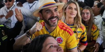 La Espriella é eleito presidente e marca retorno da direita na Colômbia