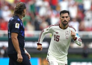 Campeão mundial, Uruguai perde para Espanha e é eliminado da Copa do Mundo