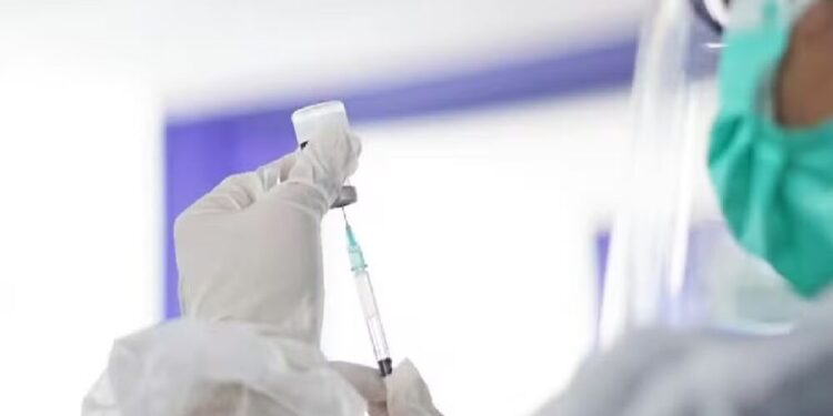 Alerta na Saúde: Ministério suspende vacina do Butantan contra a dengue após registro de 42 reações severas e dois óbitos suspeitos