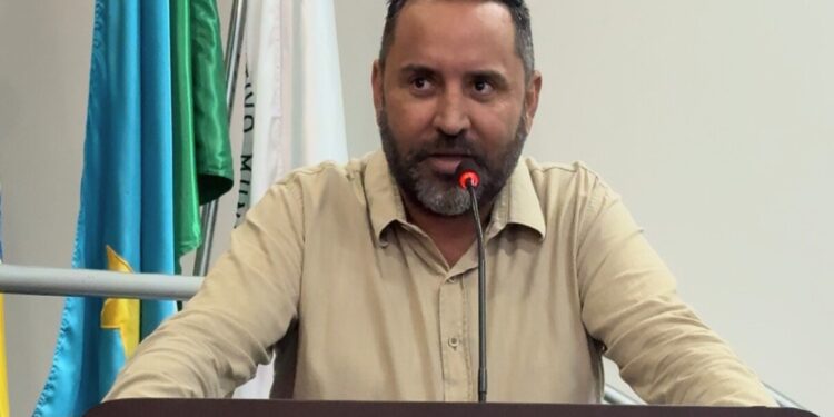 Economia Aquecida: Prefeitura de Alcinópolis antecipa metade do 13º salário dos servidores municipais
