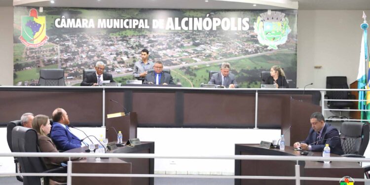 Vereadores apresentam indicações e analisam projetos de impacto para Alcinópolis