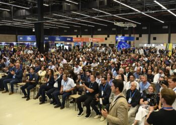 Primeiro dia do Congresso dos Municípios reúne lideranças e coloca desenvolvimento, sustentabilidade e educação no centro do debate