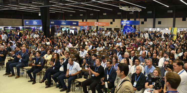 Primeiro dia do Congresso dos Municípios reúne lideranças e coloca desenvolvimento, sustentabilidade e educação no centro do debate