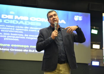 Eduardo Riedel encerra programação com defesa do fortalecimento dos municípios e parceria com a Assomasul