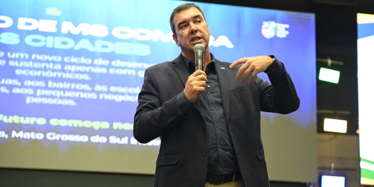 Eduardo Riedel encerra programação com defesa do fortalecimento dos municípios e parceria com a Assomasul