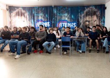 Projeto Câmara Vai à Escola chega ao Colégio Atenas e elege seu representante estudantil