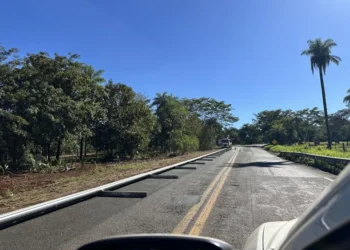 Após reivindicações do Executivo e Legislativo, DNIT inicia instalação de guard-rails na Serra Sucuriú, na BR-060