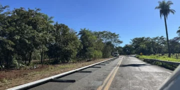 Após reivindicações do Executivo e Legislativo, DNIT inicia instalação de guard-rails na Serra Sucuriú, na BR-060