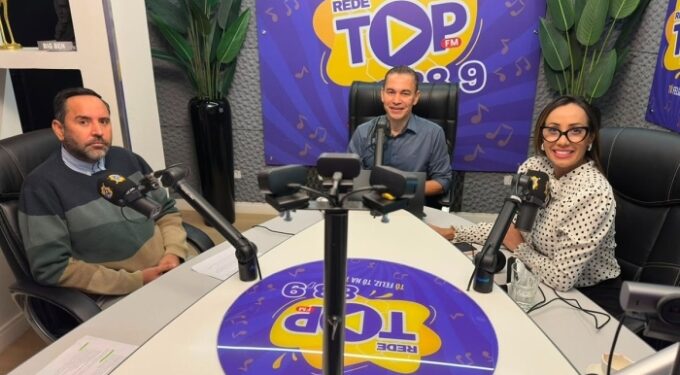 Em entrevista à Top FM, prefeito Weliton Guimarães destaca desafios, avanços e investimentos previstos para Alcinópolis