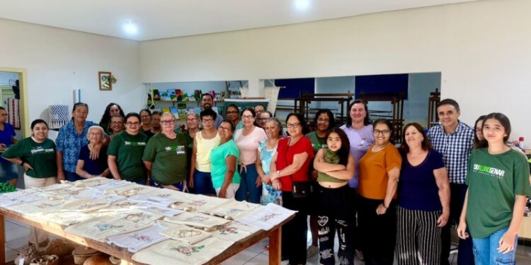 Prefeitura de Costa Rica e SENAR concluem Curso de Bordado Livre no espaço Rica Trama