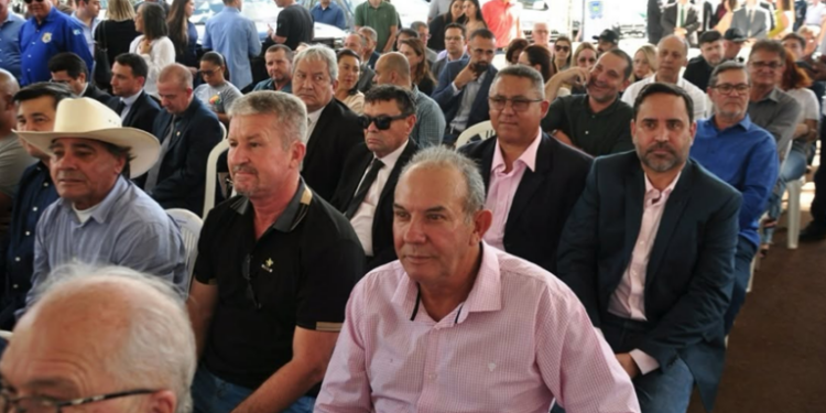 Combate ao Crime: Prefeito Weliton Guimarães recebe viaturas zero-quilômetro para as polícias Civil e Militar de Alcinópolis
