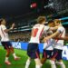 Inglaterra segura pressão, bate o México no Azteca e vai às quartas da Copa