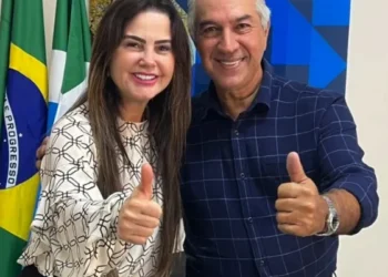 Bastidores Políticos: Pré-candidatos ao Senado e à Câmara Federal, Reinaldo Azambuja e Mara Caseiro lideram comitiva de R$ 70 milhões no Bolsão