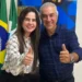 Bastidores Políticos: Pré-candidatos ao Senado e à Câmara Federal, Reinaldo Azambuja e Mara Caseiro lideram comitiva de R$ 70 milhões no Bolsão
