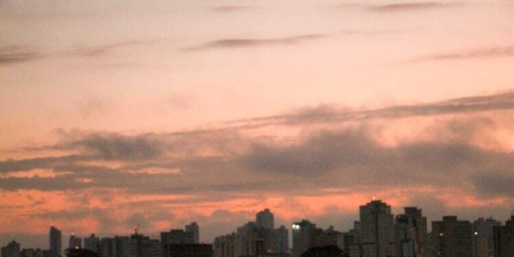 Frente fria traz risco de tempestades nesta sexta, mas fim de semana termina com calor intenso e baixa umidade em MS